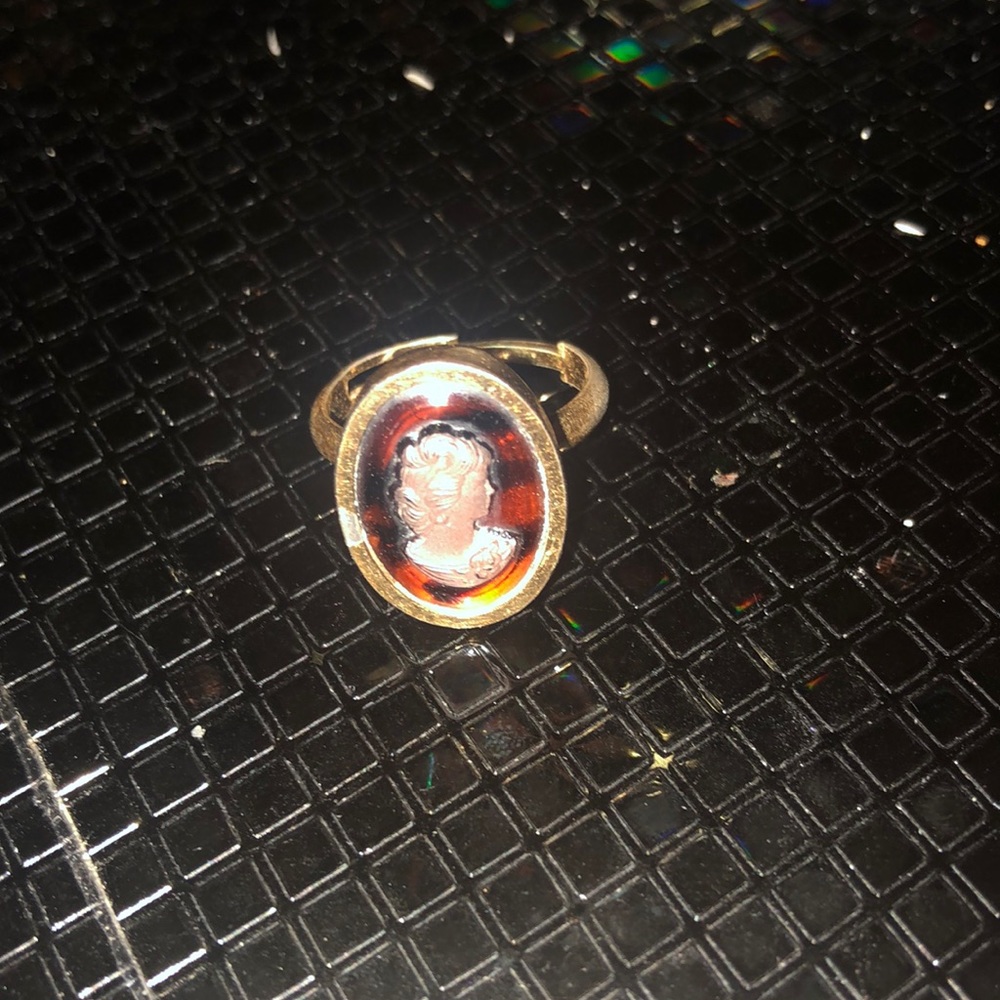Vintage cameo ring